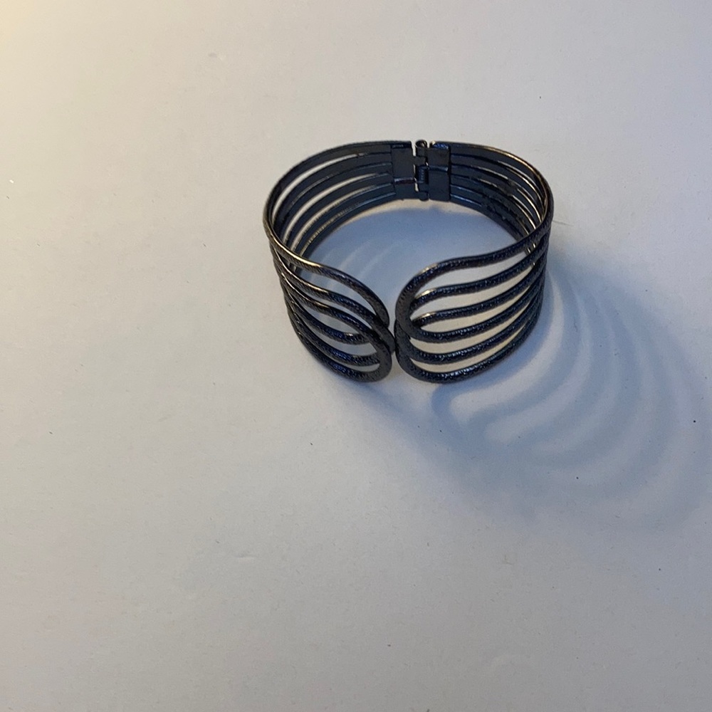 Elegant hinged Bracelet